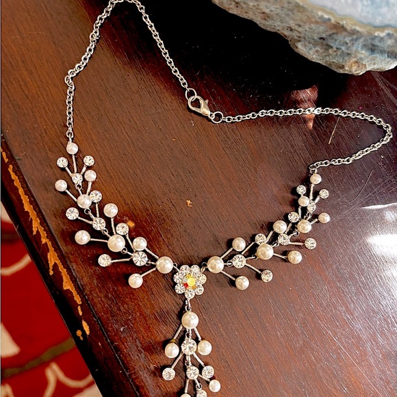 Holiday Glitz & Glamour Elegant Old Hollywood Pearl & Crystals Jewelry Set - Picture 12 of 14